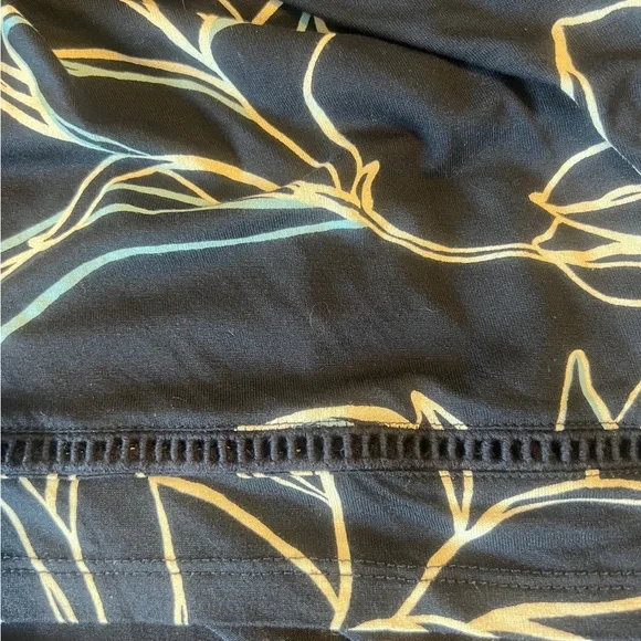 Reitmans Summer Top - Picture 5 of 5